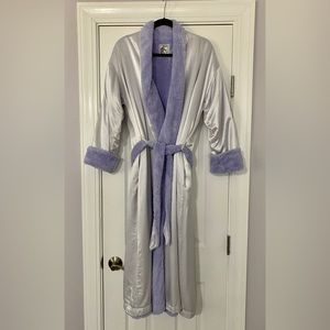 Giraffe at Home Satin Robe
